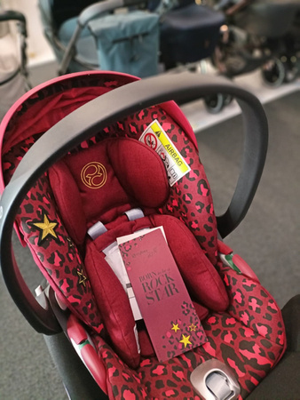 [OUTLET] Cybex Cloud Z2 i-Size Fotelik Samochodowy 0-13 kg Rockstar Rosenrot Red by Alec Voelkel